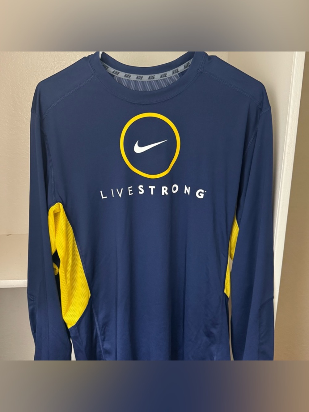 Nike Men’s M Dri-Fit long sleeve Livestrong Tshirt Fitness Athletic wear
